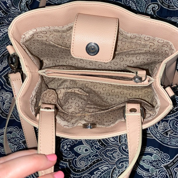 GUESS handbag - Picture 4 of 9